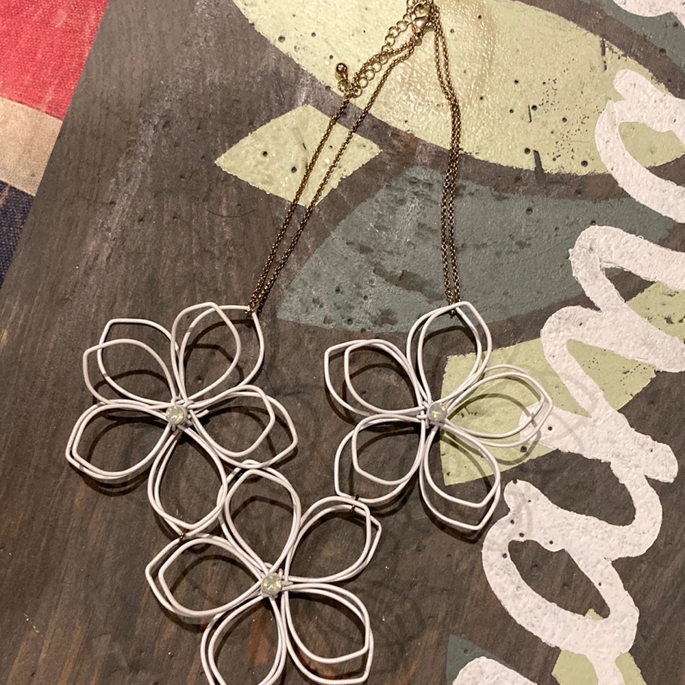 Francesca’s Flower Necklace
